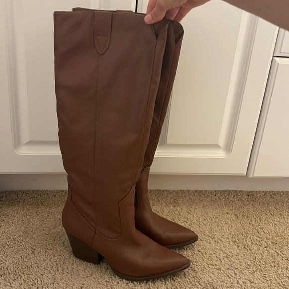 Perfect fall boot from pink Lily - Picture 2 of 5